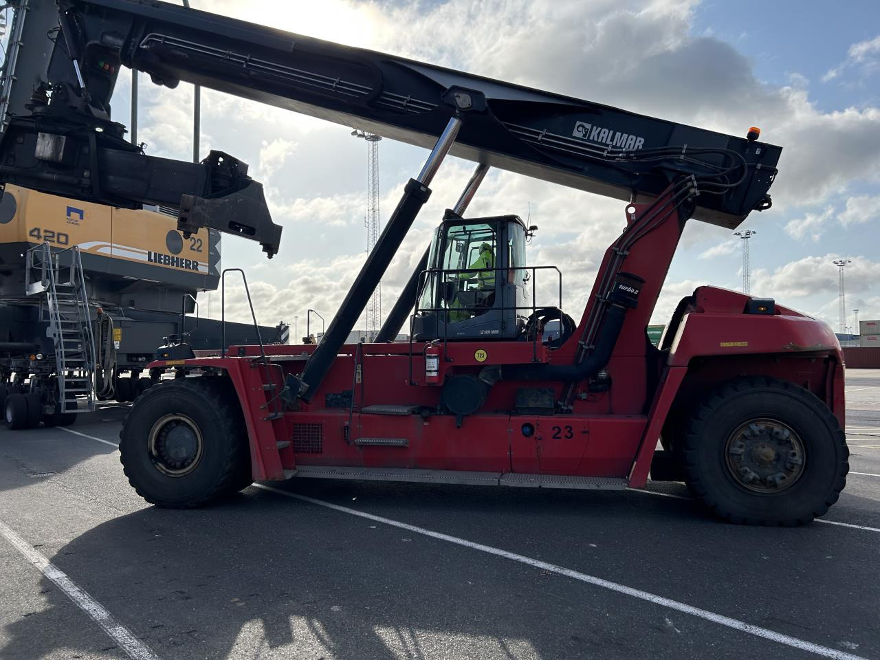 Kalmar DRG450-65S5 - 前移式堆垛机:图1 Kalmar DRG450-65S5 - 前移式堆垛机:图1