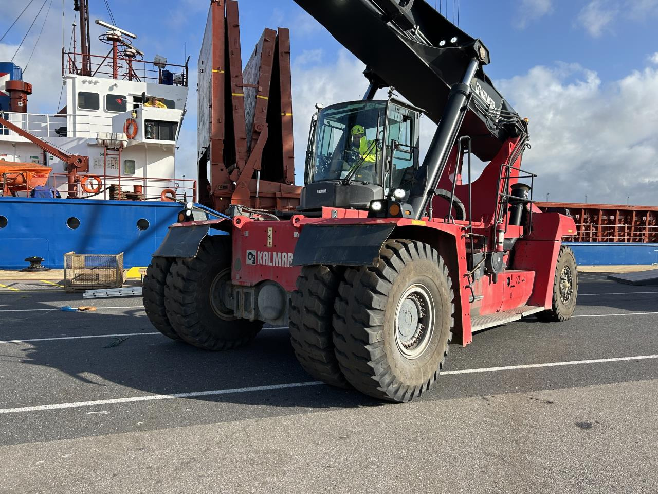 Kalmar DRG450-65S5 - 前移式堆垛机:图2 Kalmar DRG450-65S5 - 前移式堆垛机:图2