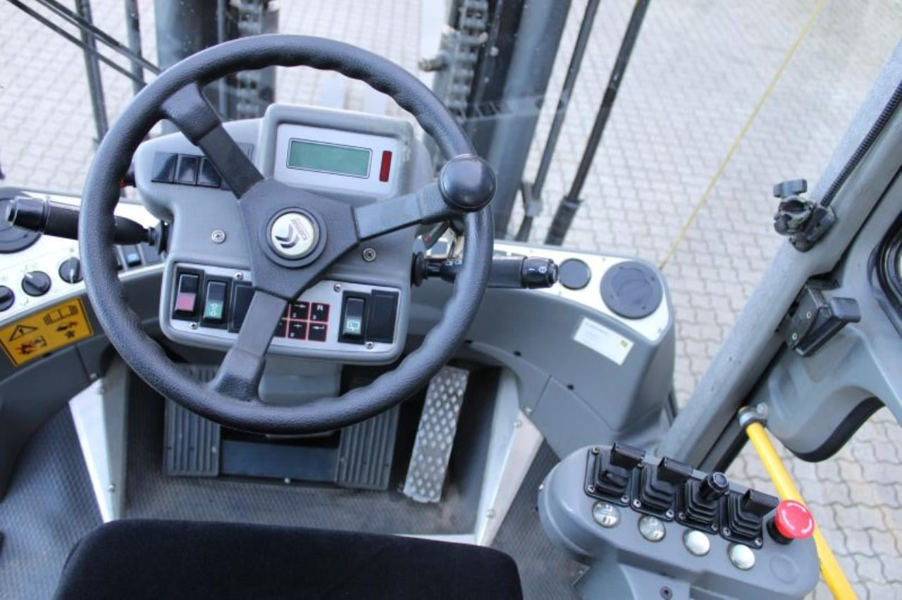 Kalmar ECD80-6 - 电动叉车:图4 Kalmar ECD80-6 - 电动叉车:图4