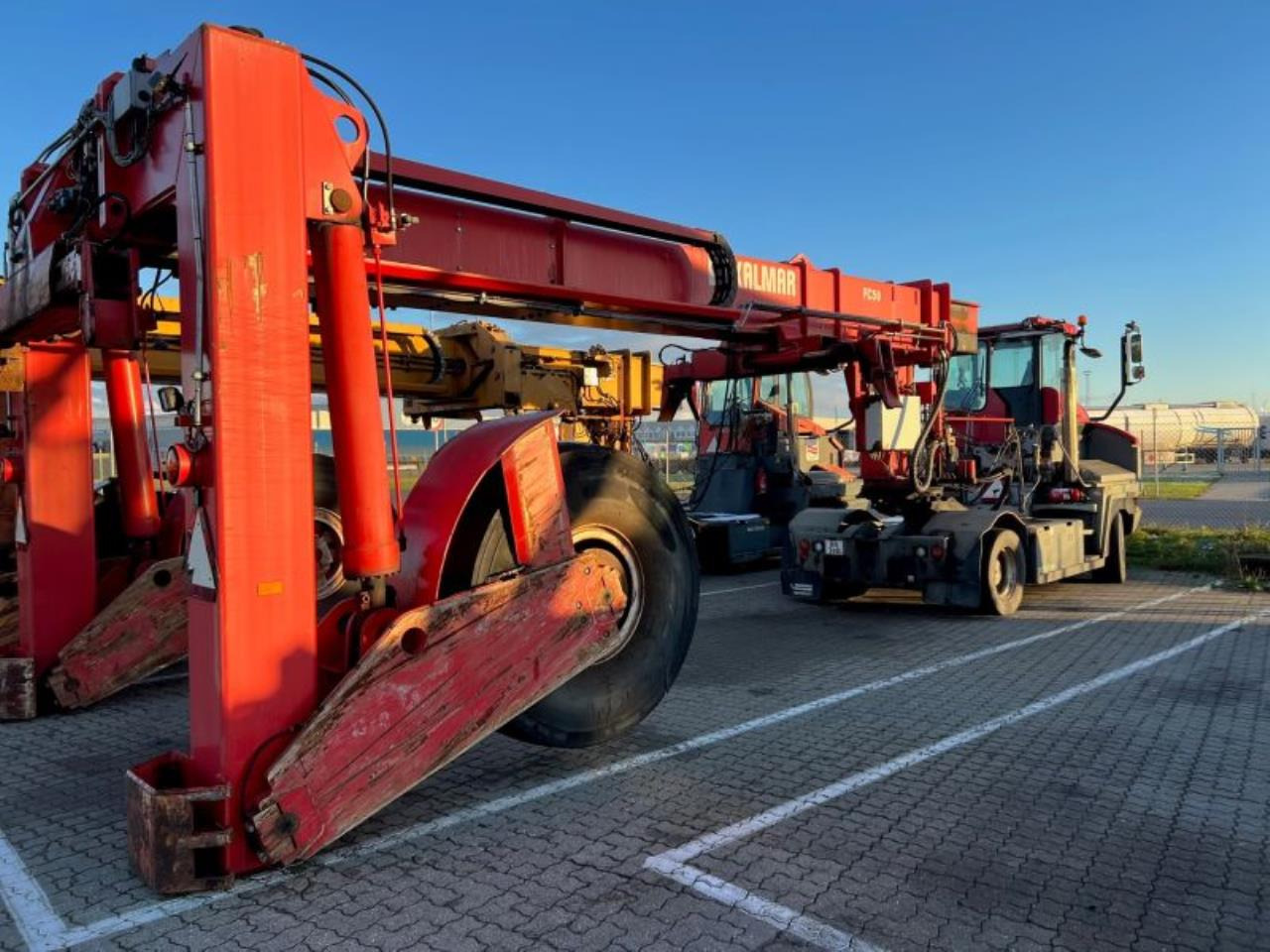 Kalmar FC50 20-40” - 集装箱叉装车:图1 Kalmar FC50 20-40” - 集装箱叉装车:图1