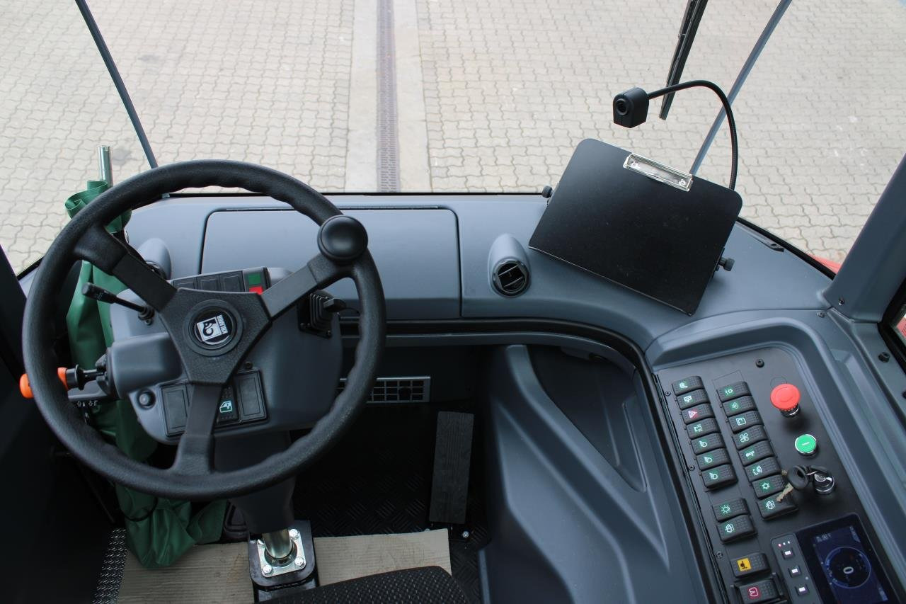 Kalmar TRL618I 4X4 - 码头牵引车:图4 Kalmar TRL618I 4X4 - 码头牵引车:图4