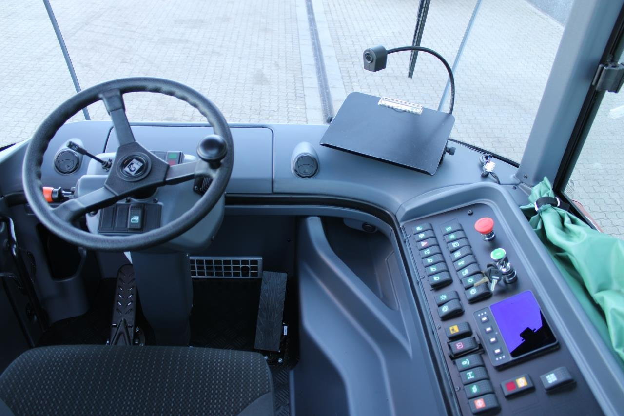 Kalmar TRL618I 4X4 - 码头牵引车:图4 Kalmar TRL618I 4X4 - 码头牵引车:图4