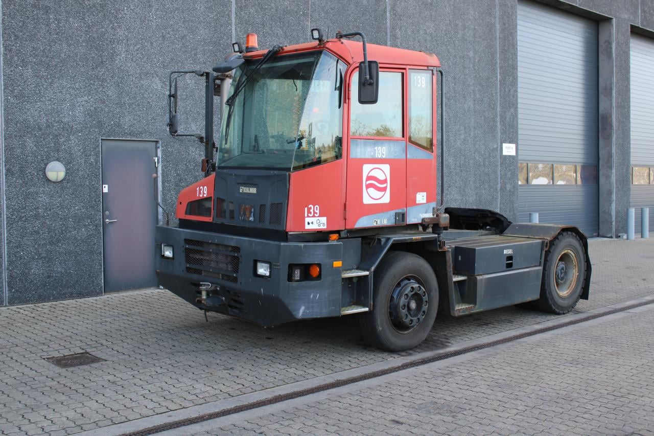 Kalmar TT618I - 码头牵引车:图2 Kalmar TT618I - 码头牵引车:图2
