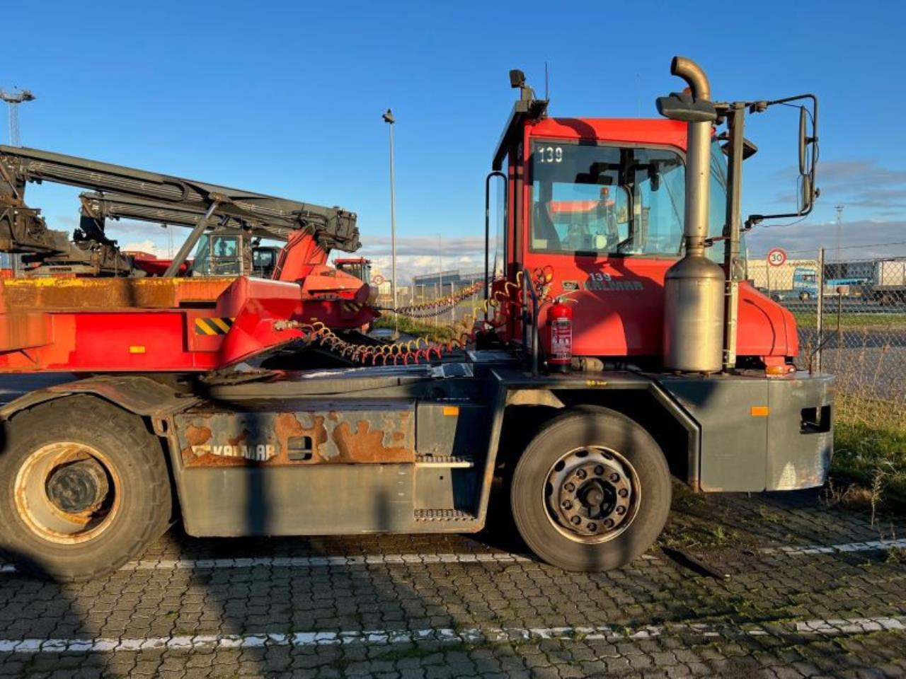 Kalmar TT618I - 码头牵引车:图2 Kalmar TT618I - 码头牵引车:图2