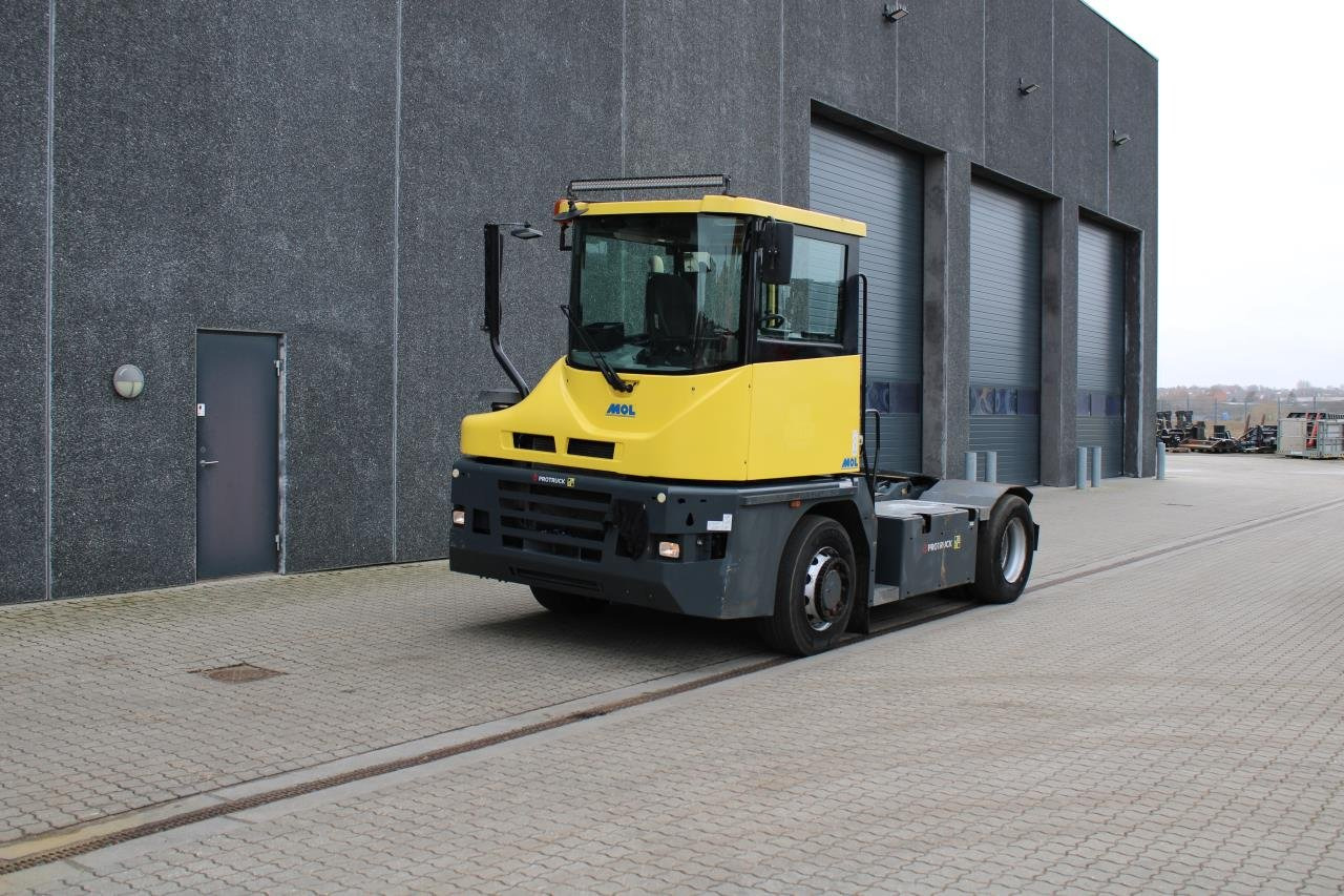 MOL RM255 4X4 - 码头牵引车:图2 MOL RM255 4X4 - 码头牵引车:图2