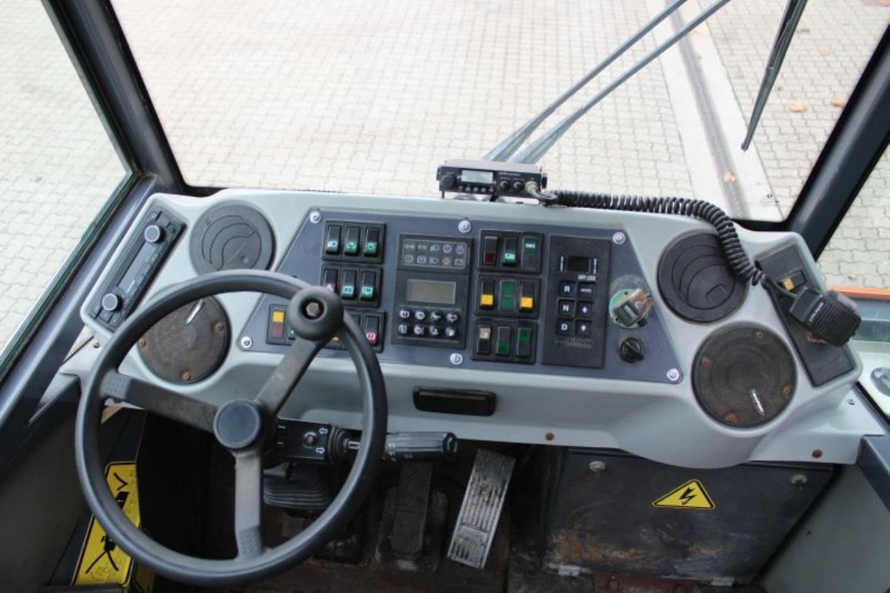 Mafi MT25 - 码头牵引车:图4 Mafi MT25 - 码头牵引车:图4