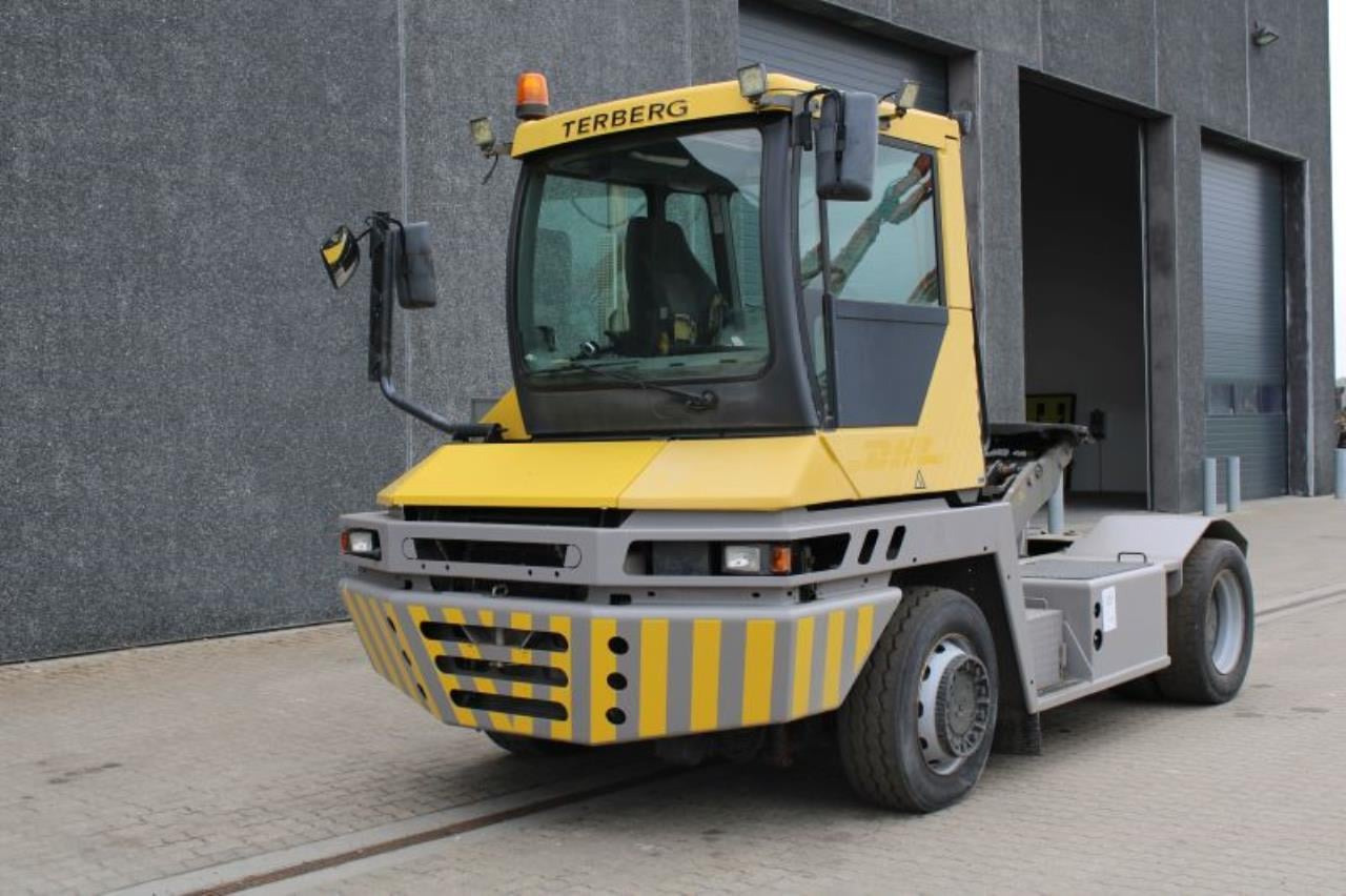 Terberg RT222 - 码头牵引车:图2 Terberg RT222 - 码头牵引车:图2