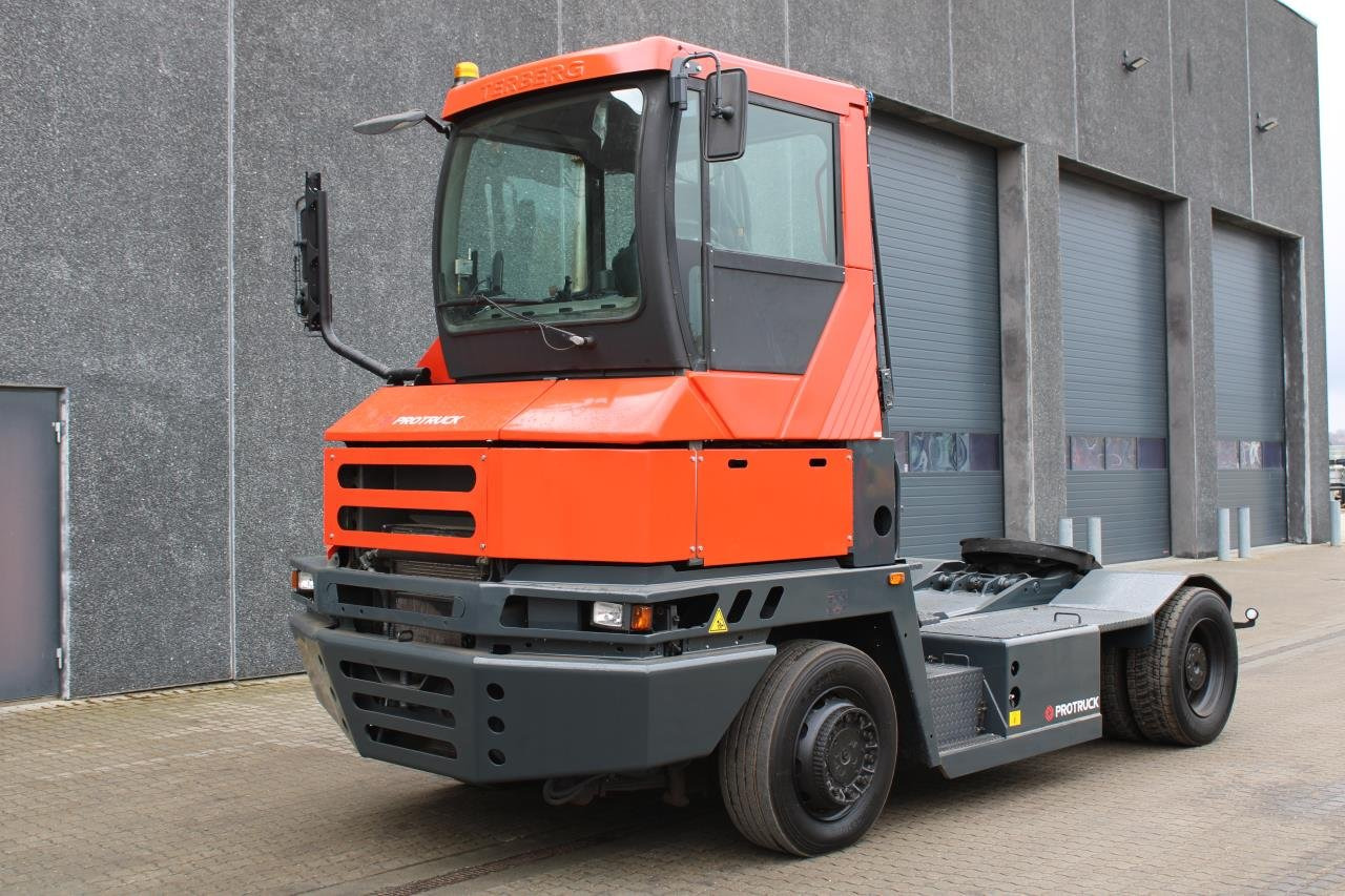 Terberg RT222 - 码头牵引车:图2 Terberg RT222 - 码头牵引车:图2