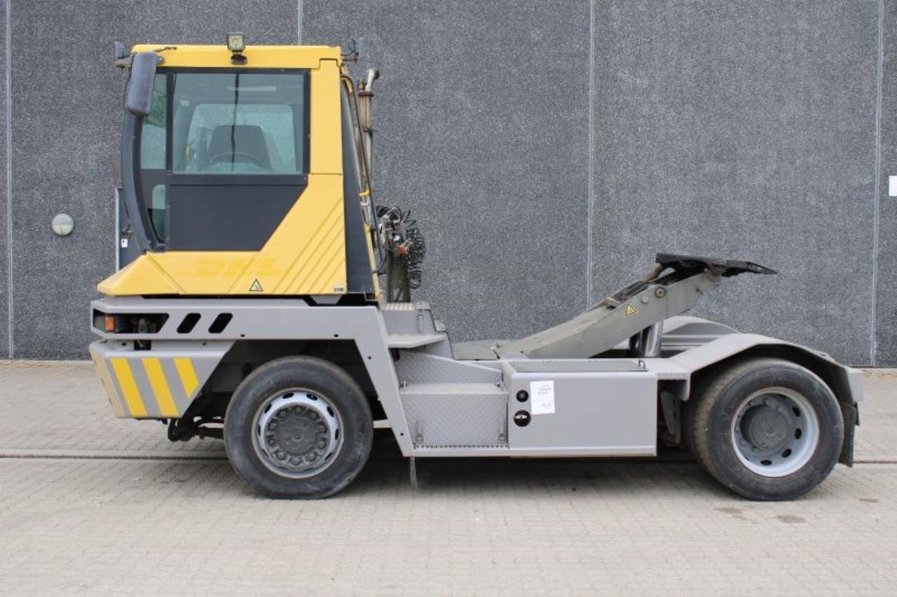 Terberg RT222 - 码头牵引车:图1 Terberg RT222 - 码头牵引车:图1