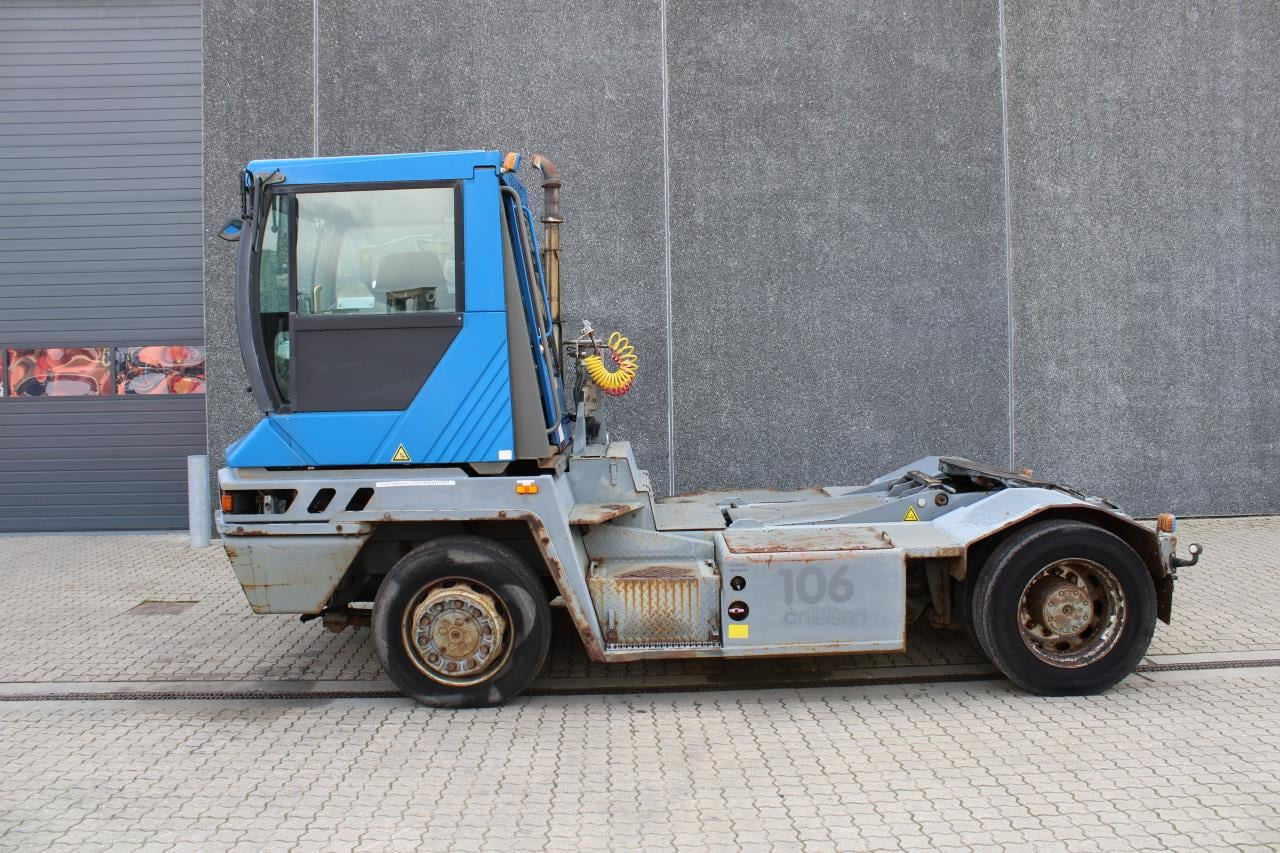 Terberg RT222 - 码头牵引车:图1 Terberg RT222 - 码头牵引车:图1