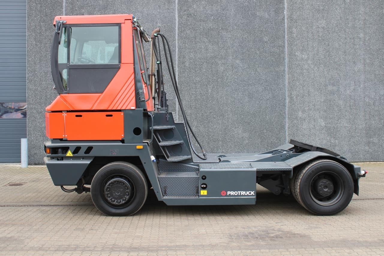 Terberg RT222 - 码头牵引车:图1 Terberg RT222 - 码头牵引车:图1