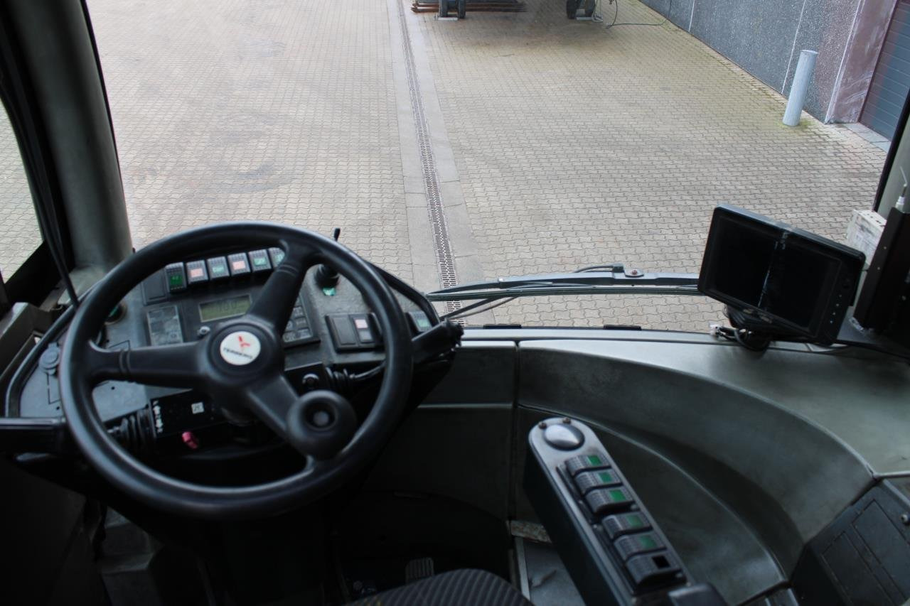 Terberg RT222 - 码头牵引车:图4 Terberg RT222 - 码头牵引车:图4