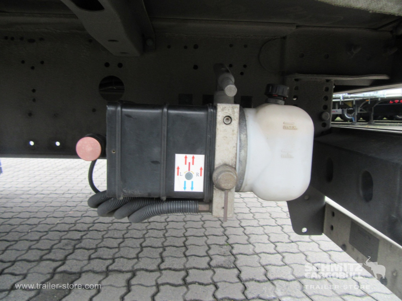 SCHMITZ Auflieger Curtainsider Mega - 侧帘半拖车:图4 SCHMITZ Auflieger Curtainsider Mega - 侧帘半拖车:图4
