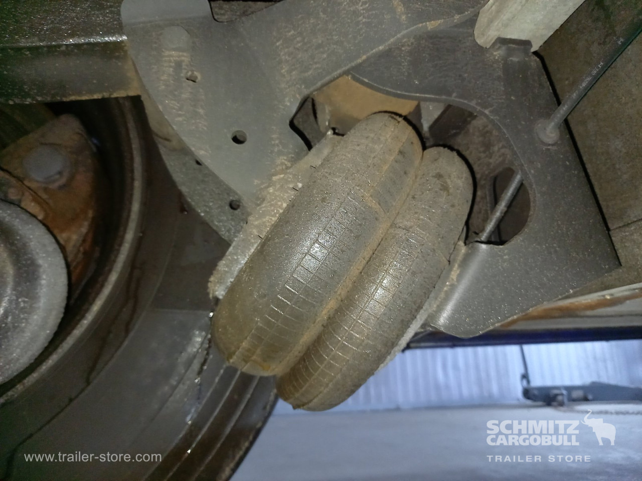 SCHMITZ Auflieger Curtainsider Standard - 侧帘半拖车:图3 SCHMITZ Auflieger Curtainsider Standard - 侧帘半拖车:图3