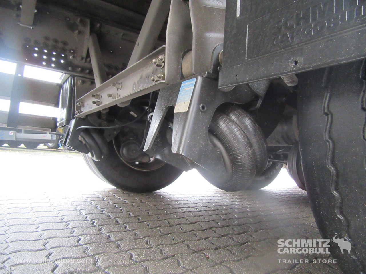 SCHMITZ Auflieger Curtainsider Standard - 侧帘半拖车:图3 SCHMITZ Auflieger Curtainsider Standard - 侧帘半拖车:图3