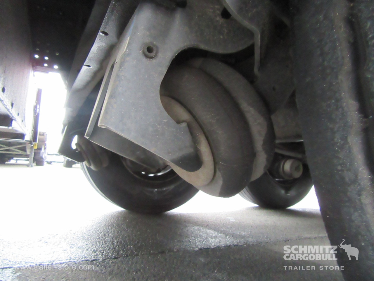 SCHMITZ Auflieger Curtainsider Standard - 侧帘半拖车:图4 SCHMITZ Auflieger Curtainsider Standard - 侧帘半拖车:图4