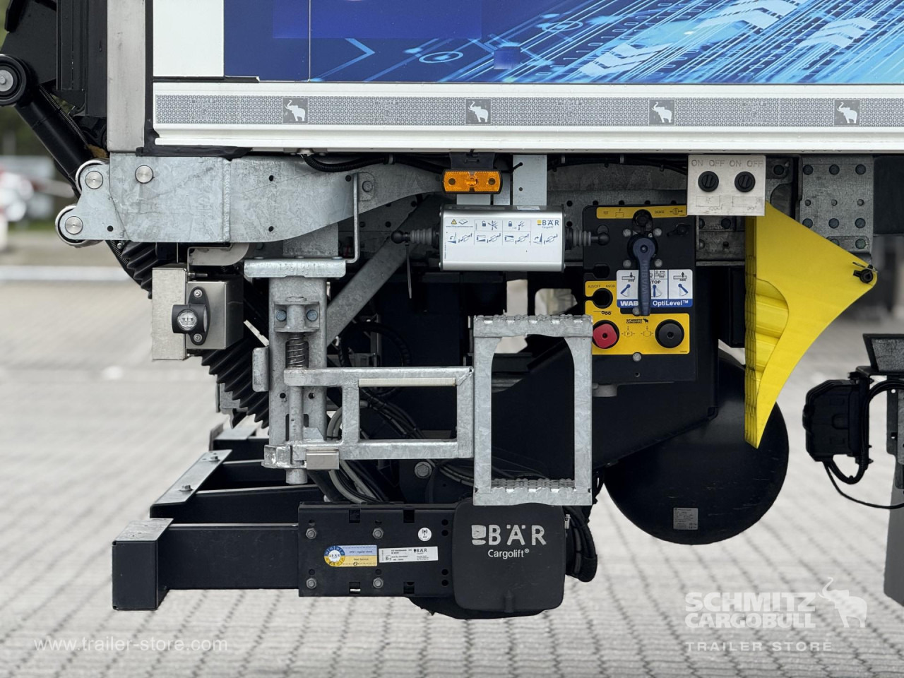 SCHMITZ Auflieger Tiefkühler Standard Taillift - 等温半拖车:图2 SCHMITZ Auflieger Tiefkühler Standard Taillift - 等温半拖车:图2