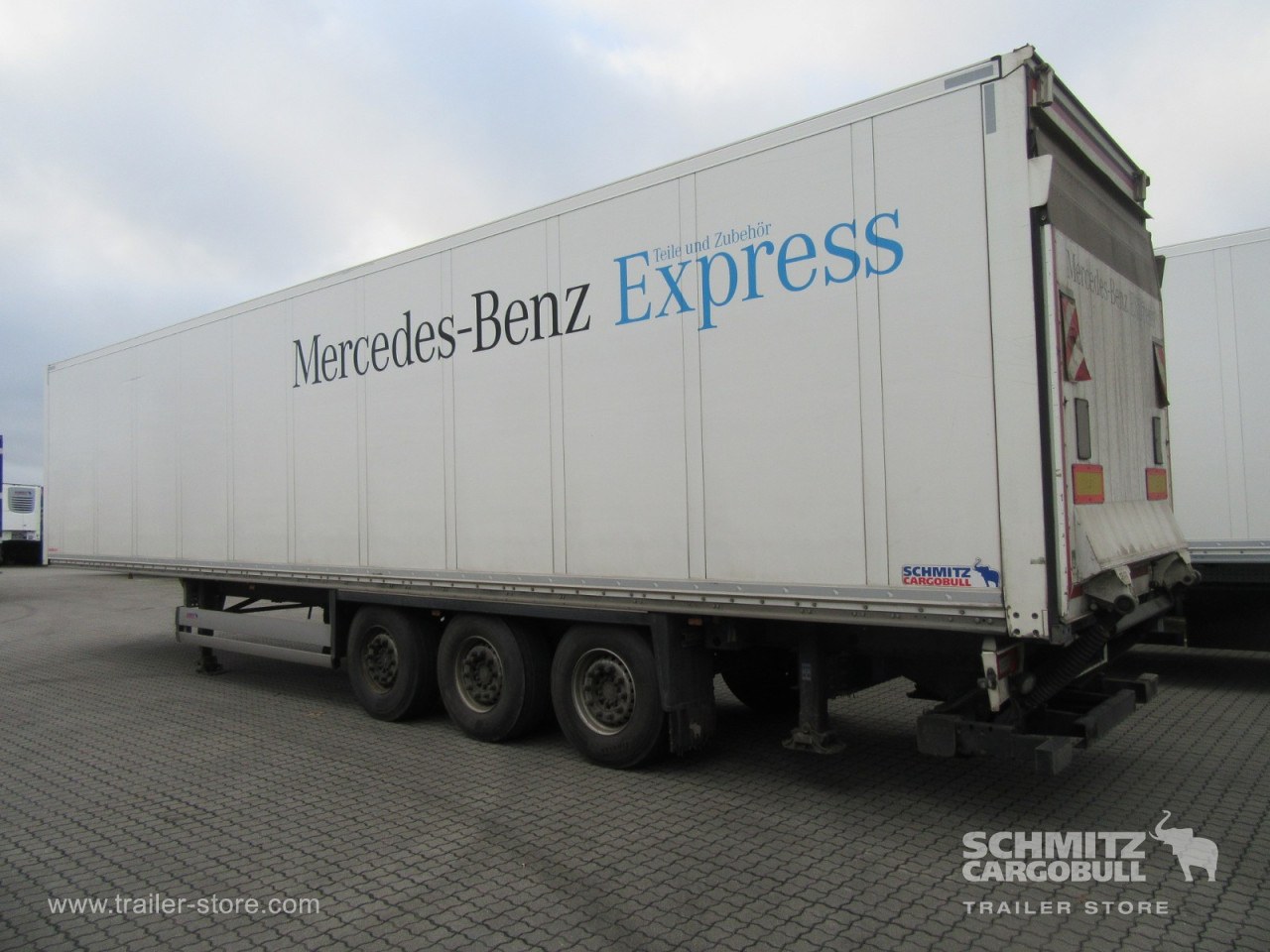 SCHMITZ Auflieger Trockenfrachtkoffer Standard Taillift - 封闭厢式半拖车:图4 SCHMITZ Auflieger Trockenfrachtkoffer Standard Taillift - 封闭厢式半拖车:图4