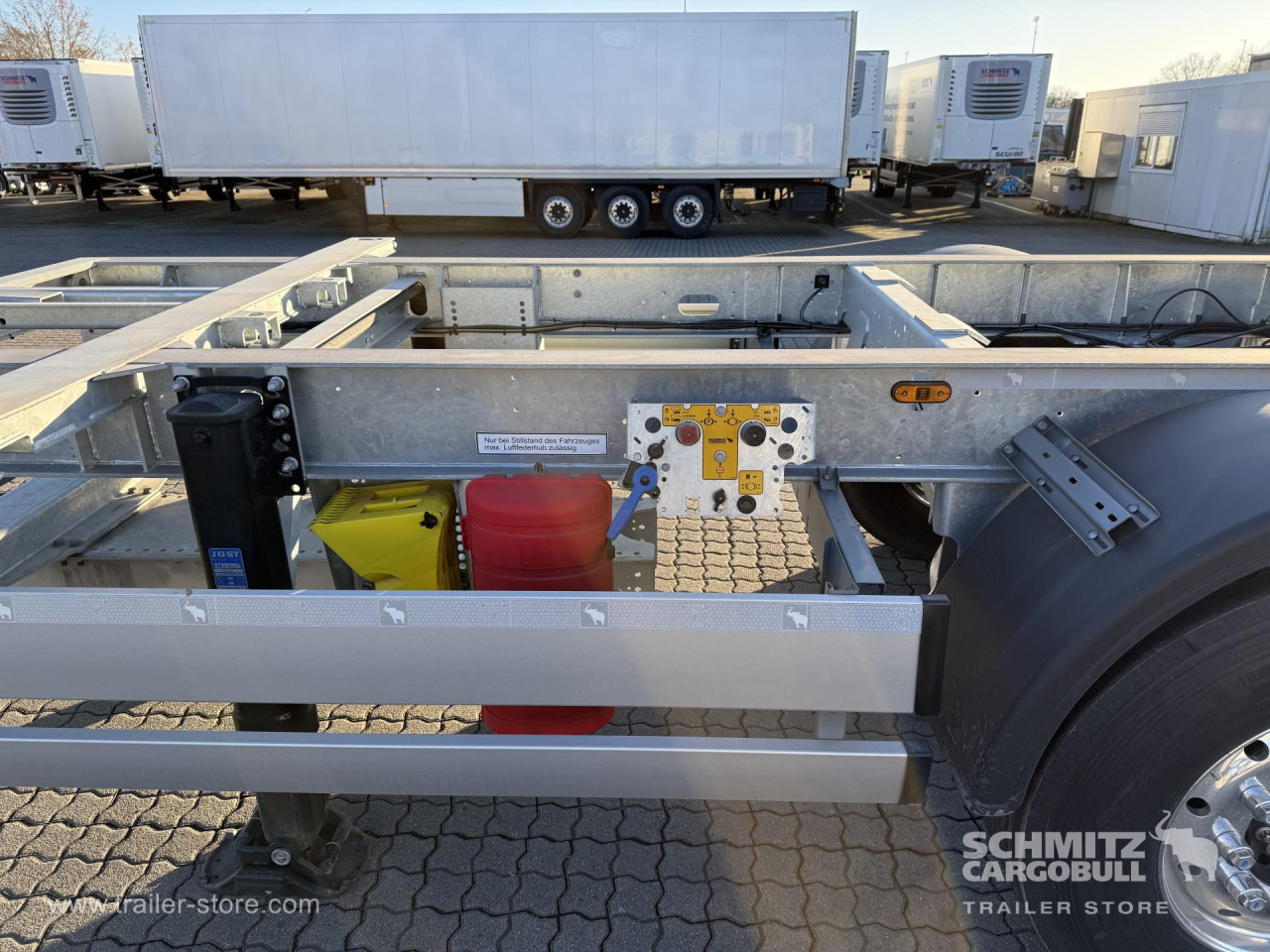 SCHMITZ Zentralachsanhänger Wechselfahrgestell Standard - 集装箱运输车/ 可拆卸车身的拖车:图2 SCHMITZ Zentralachsanhänger Wechselfahrgestell Standard - 集装箱运输车/ 可拆卸车身的拖车:图2