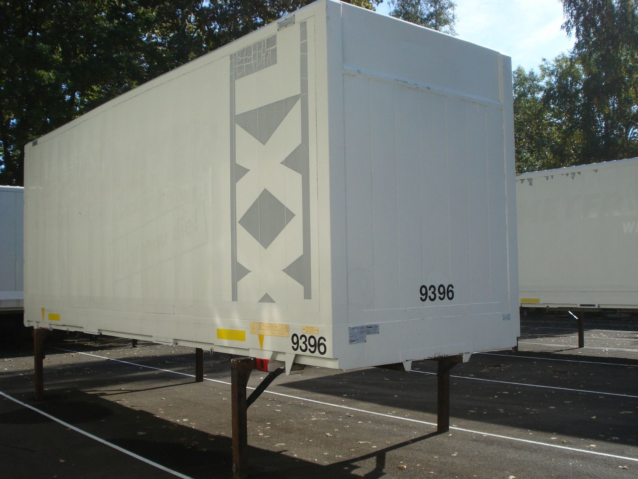 Krone WK 7,7 STG Kleider Textil Jumbo C 7,82 - 封闭厢式拖车:图2 Krone WK 7,7 STG Kleider Textil Jumbo C 7,82 - 封闭厢式拖车:图2