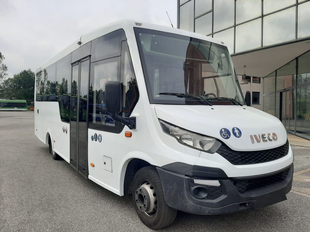 N.1 IVECO INDCAR MOBI – Anno 2015 - 长途客车:图1 N.1 IVECO INDCAR MOBI – Anno 2015 - 长途客车:图1