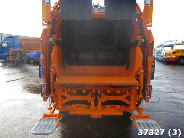 FUSO Canter 9C18 - 垃圾车:图3 FUSO Canter 9C18 - 垃圾车:图3