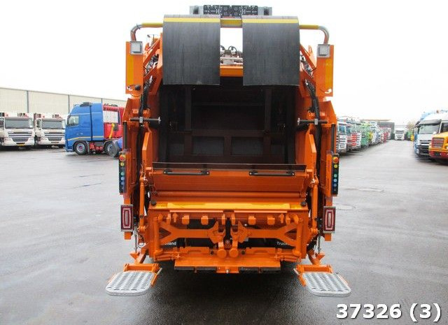 FUSO Canter 9C18 - 垃圾车:图3 FUSO Canter 9C18 - 垃圾车:图3