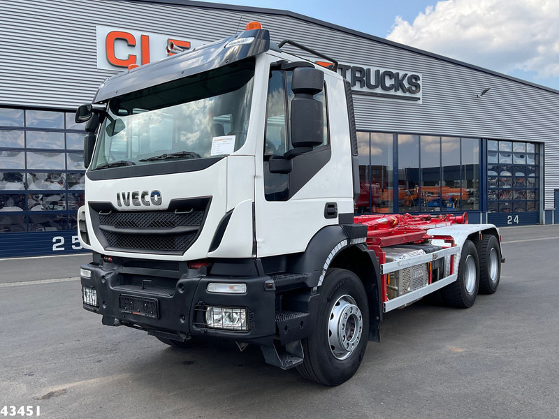 Iveco AD260T 6x4 Euro 6 AJK 20 haakarmsysteem - 吊钩升降车:图2 Iveco AD260T 6x4 Euro 6 AJK 20 haakarmsysteem - 吊钩升降车:图2