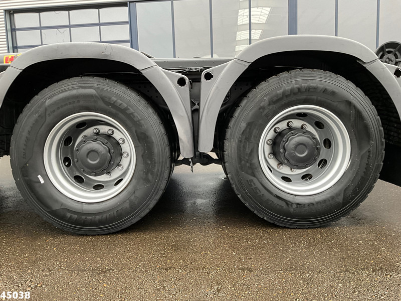 Interior photo 1: MAN TGS 35.400 8x4 Euro 6 HMF 16 Tonmeter Z-kraan 租赁 MAN TGS 35.400 8x4 Euro 6 HMF 16 Tonmeter Z-kraan