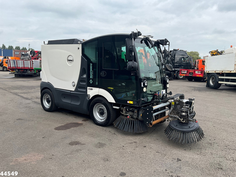 Mathieu MC 210 Azura Flex Euro 6 with 3-rd brush - 道路清扫机:图4 Mathieu MC 210 Azura Flex Euro 6 with 3-rd brush - 道路清扫机:图4