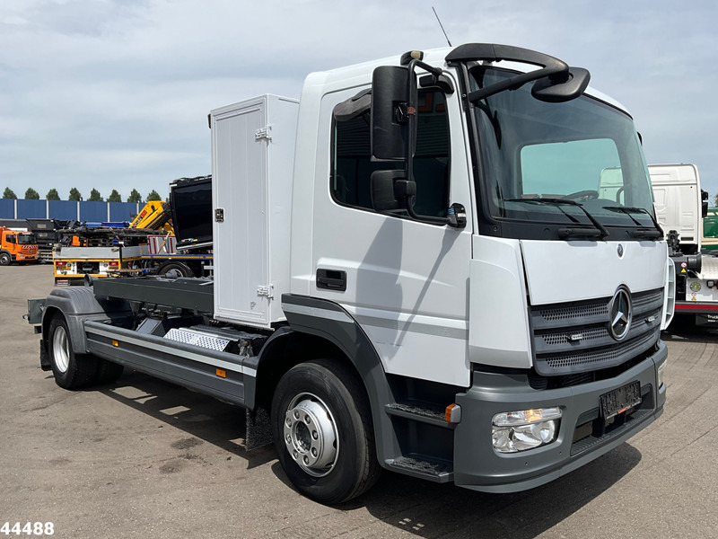 Mercedes-Benz Atego 1218 Euro 6 Manual 7 Ton haakarmsysteem - 吊钩升降车:图3 Mercedes-Benz Atego 1218 Euro 6 Manual 7 Ton haakarmsysteem - 吊钩升降车:图3