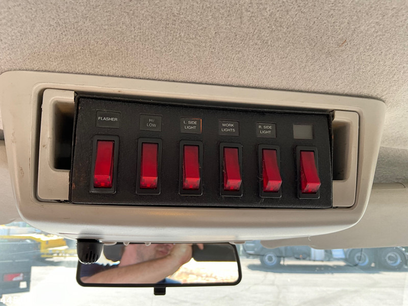 栏板式/ 平板卡车 Volkswagen Transporter 2.0 300 Manual:图10 栏板式/ 平板卡车 Volkswagen Transporter 2.0 300 Manual:图10