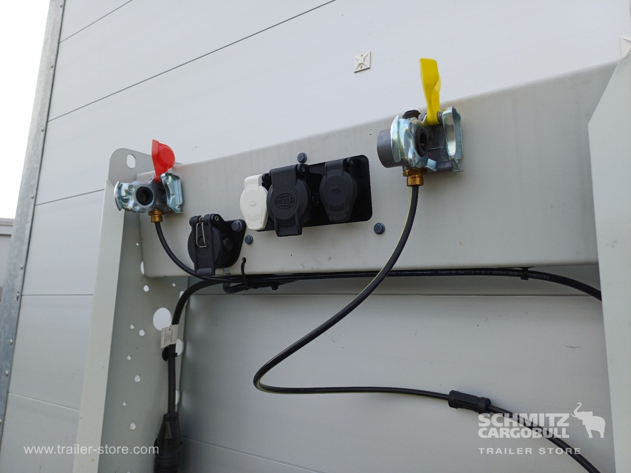 BERGER Auflieger Curtainsider Mega - 侧帘半拖车:图2 BERGER Auflieger Curtainsider Mega - 侧帘半拖车:图2