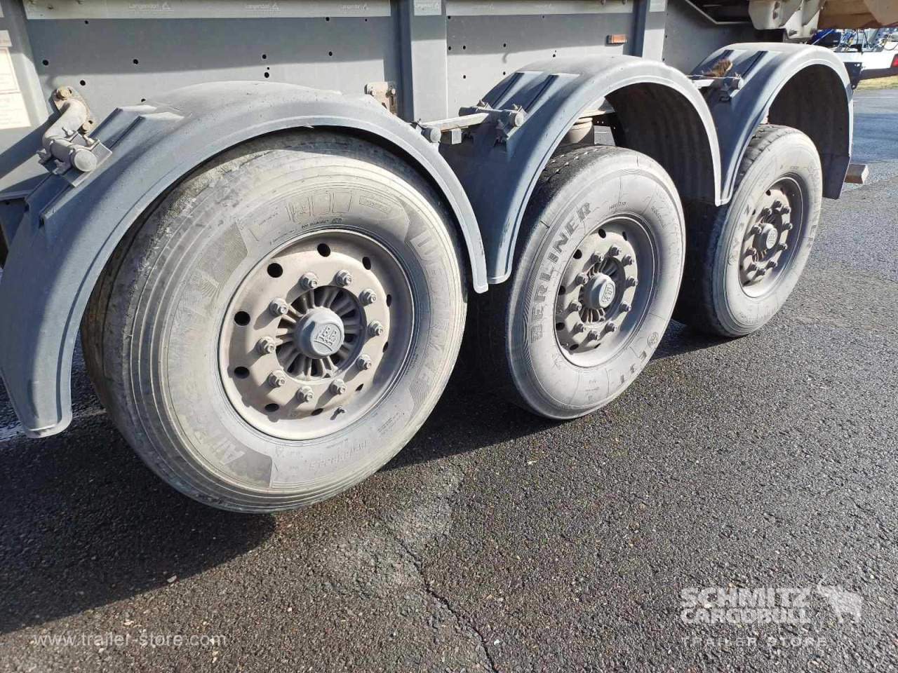 LANGENDORF Auflieger Kipper Stahlrundmulde 24m³ - 翻斗半拖车:图3 LANGENDORF Auflieger Kipper Stahlrundmulde 24m³ - 翻斗半拖车:图3