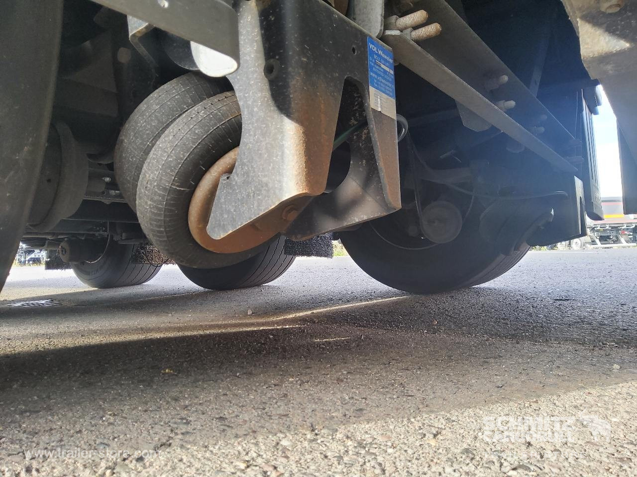 SCHMITZ Auflieger Curtainsider Mega - 侧帘半拖车:图5 SCHMITZ Auflieger Curtainsider Mega - 侧帘半拖车:图5