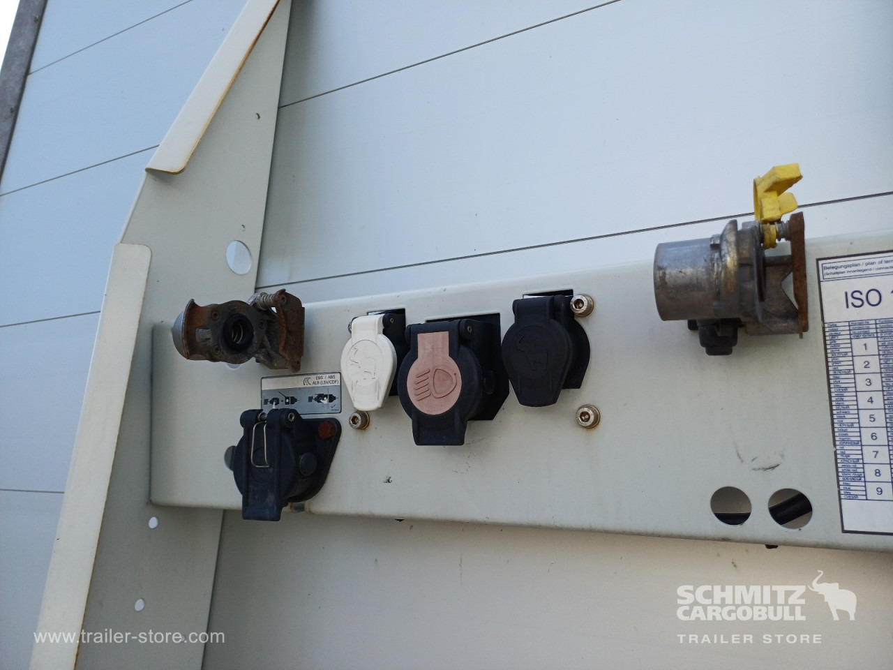 SCHMITZ Auflieger Curtainsider Mega - 侧帘半拖车:图2 SCHMITZ Auflieger Curtainsider Mega - 侧帘半拖车:图2