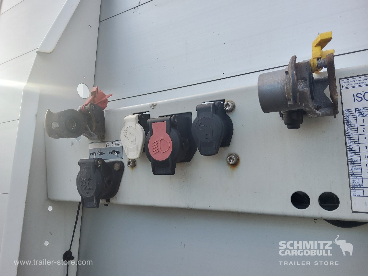 SCHMITZ Auflieger Curtainsider Mega - 侧帘半拖车:图4 SCHMITZ Auflieger Curtainsider Mega - 侧帘半拖车:图4