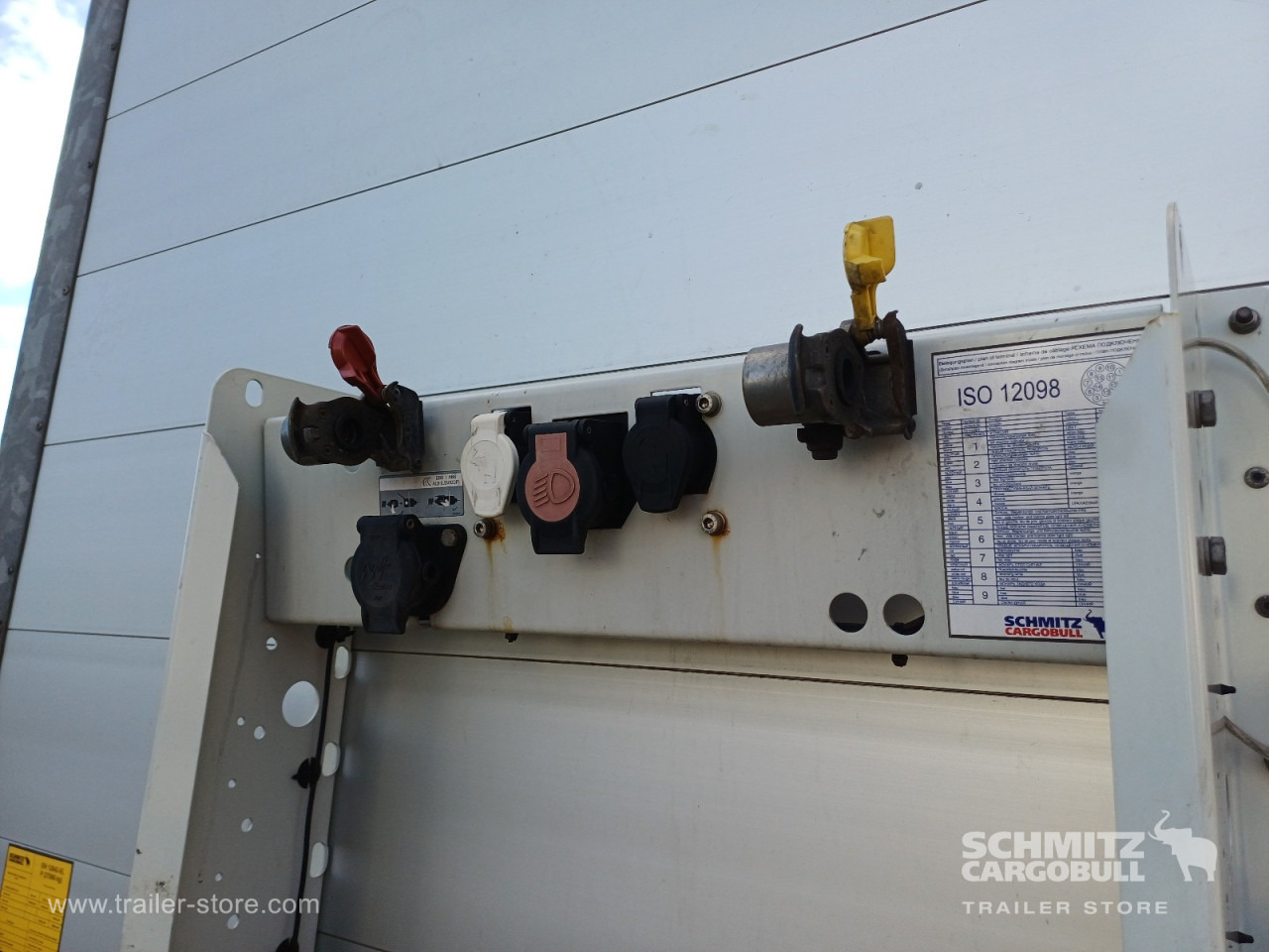 SCHMITZ Auflieger Curtainsider Mega - 侧帘半拖车:图2 SCHMITZ Auflieger Curtainsider Mega - 侧帘半拖车:图2