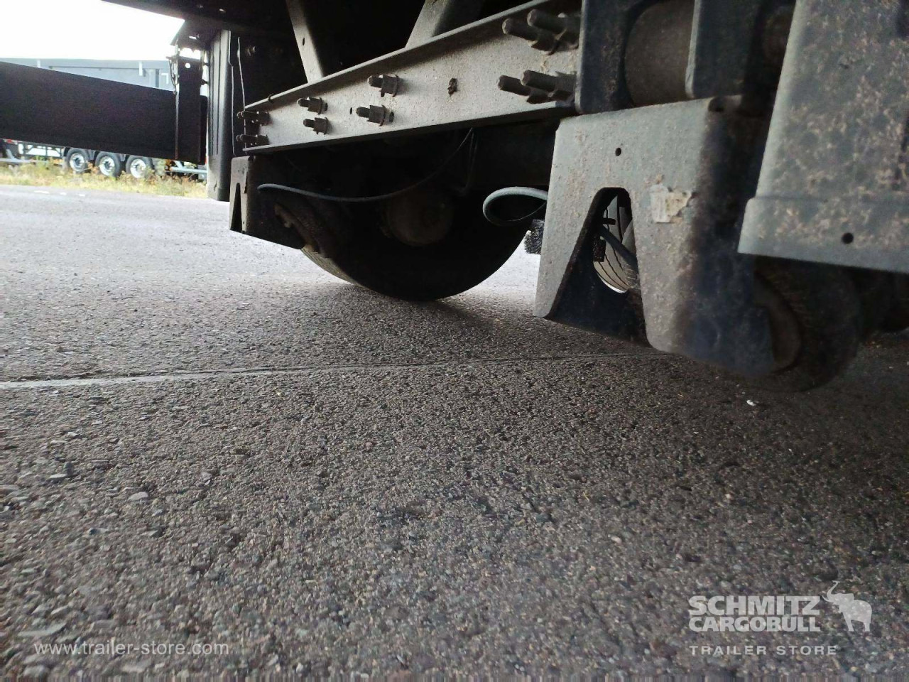 SCHMITZ Auflieger Curtainsider Mega - 侧帘半拖车:图4 SCHMITZ Auflieger Curtainsider Mega - 侧帘半拖车:图4