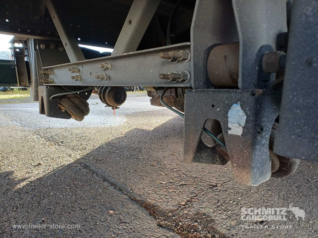 SCHMITZ Auflieger Curtainsider Mega - 侧帘半拖车:图4 SCHMITZ Auflieger Curtainsider Mega - 侧帘半拖车:图4