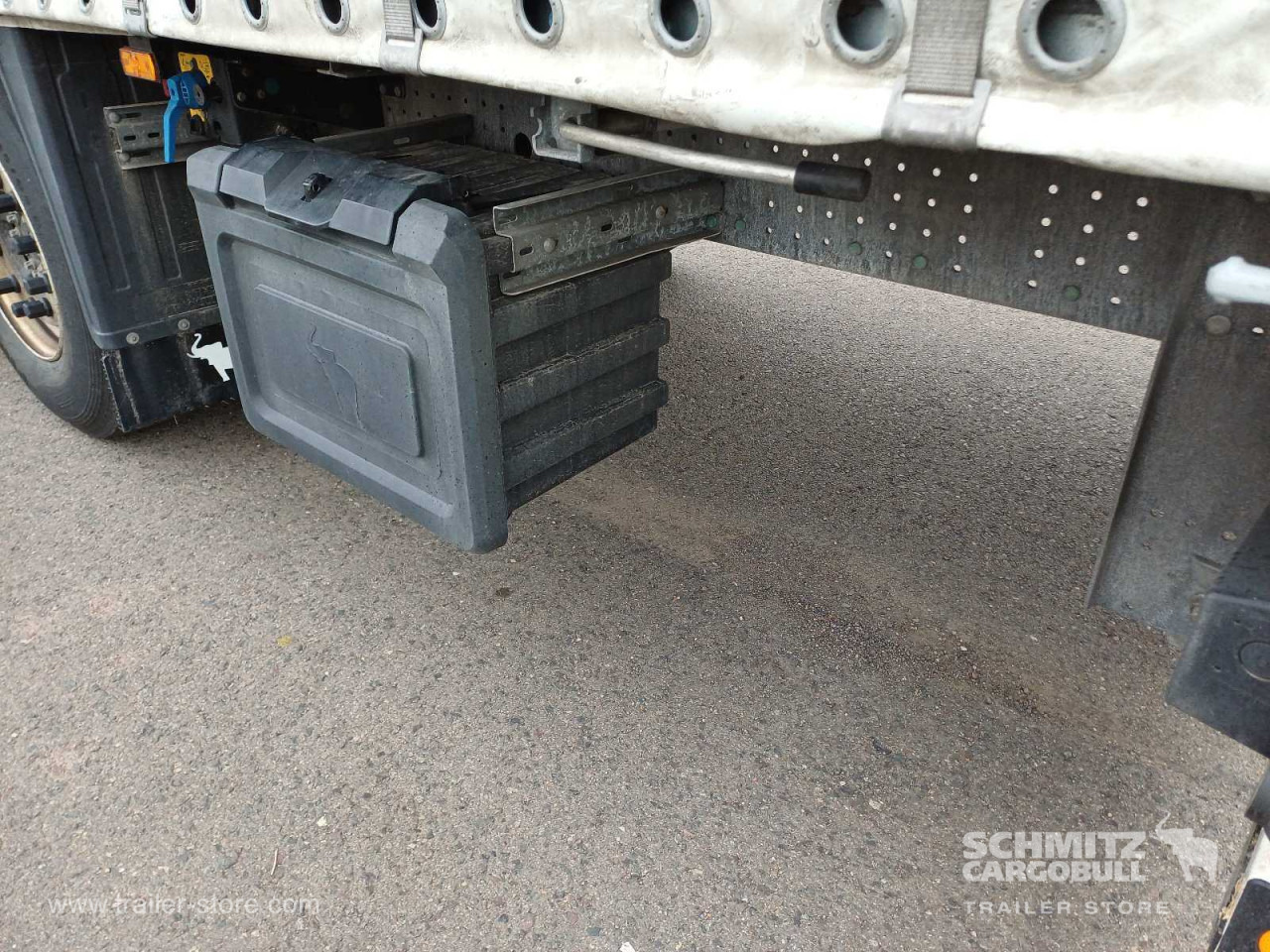 SCHMITZ Auflieger Curtainsider Standard - 侧帘半拖车:图5 SCHMITZ Auflieger Curtainsider Standard - 侧帘半拖车:图5