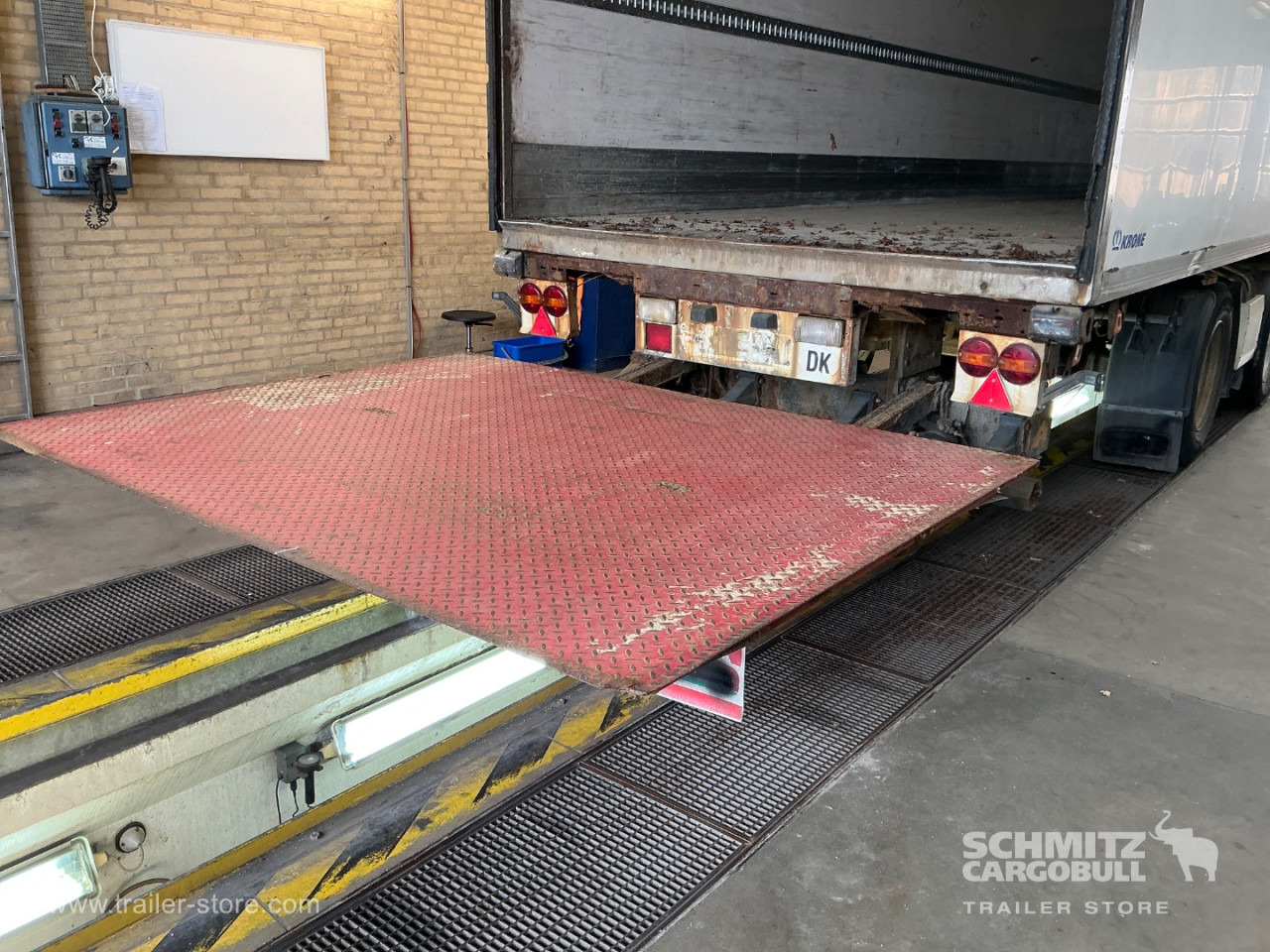 KRONE Dryfreight Standard Taillift - 封闭厢式半拖车:图3 KRONE Dryfreight Standard Taillift - 封闭厢式半拖车:图3