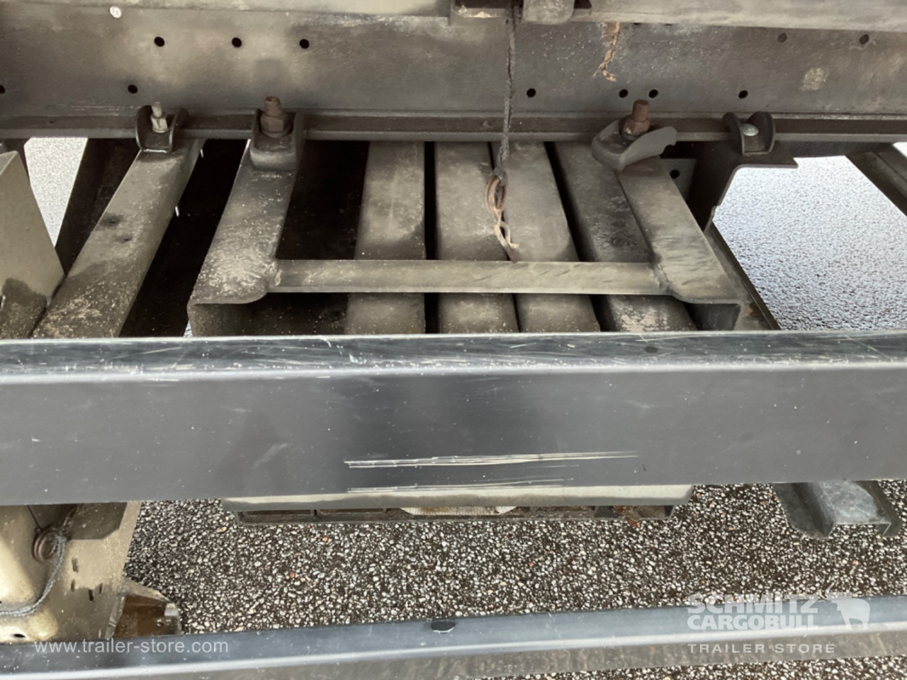 SCHMITZ Curtainsider Standard Forklift holder - 侧帘半拖车:图5 SCHMITZ Curtainsider Standard Forklift holder - 侧帘半拖车:图5