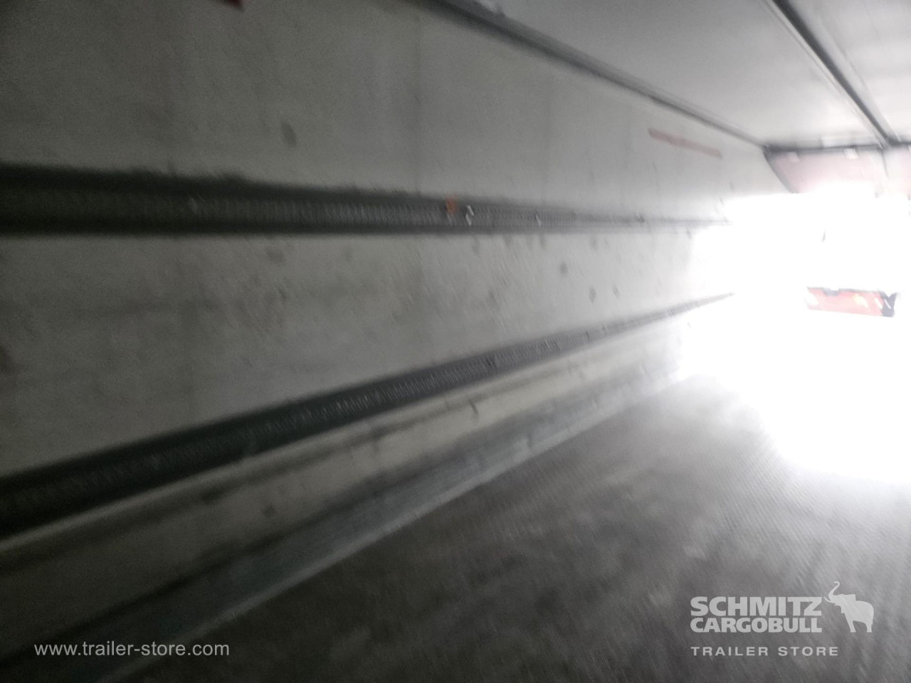 SCHMITZ Reefer Multitemp Taillift - 等温半拖车:图4 SCHMITZ Reefer Multitemp Taillift - 等温半拖车:图4