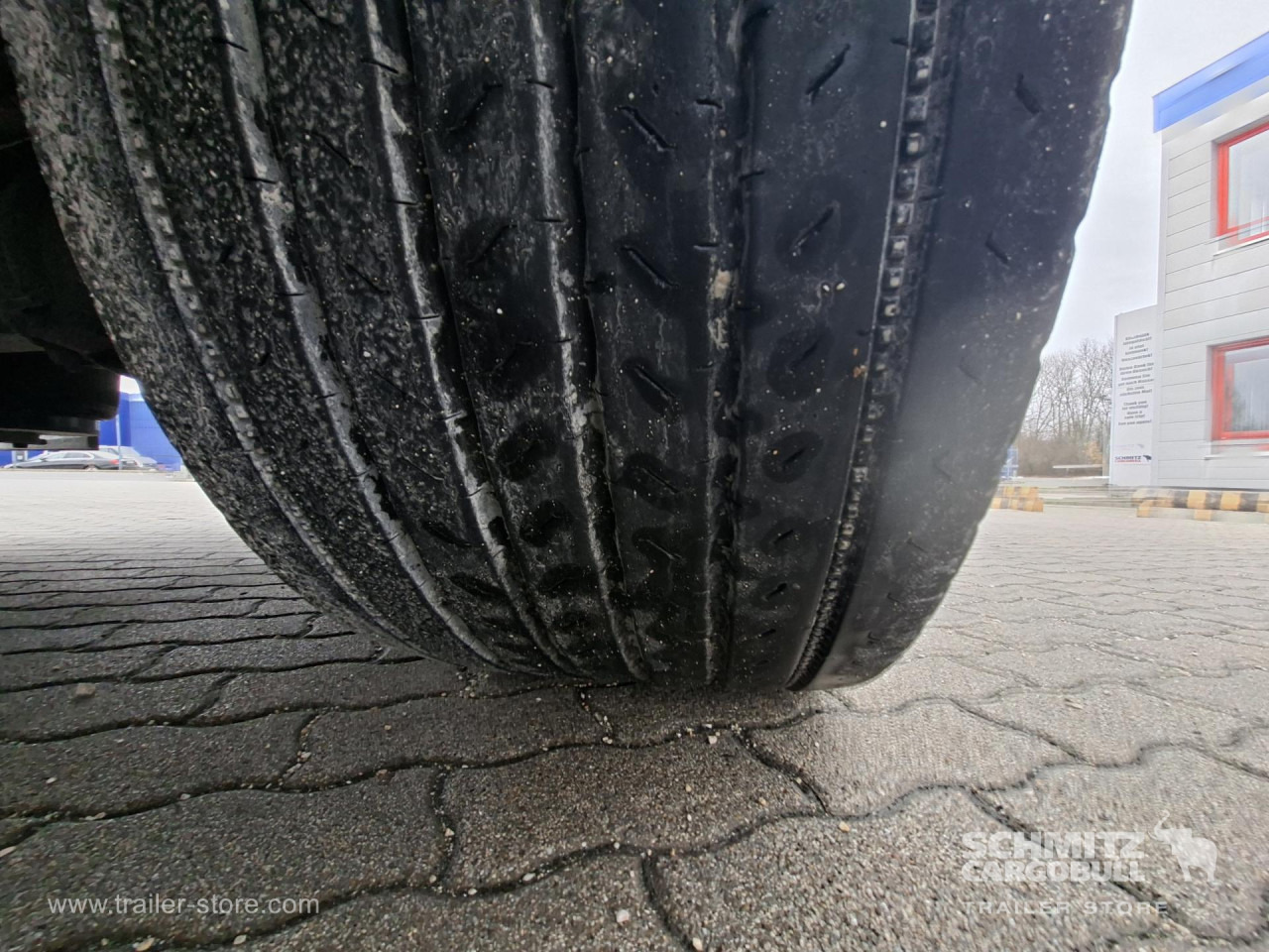 KRONE Curtainsider Mega - 侧帘半拖车:图3 KRONE Curtainsider Mega - 侧帘半拖车:图3