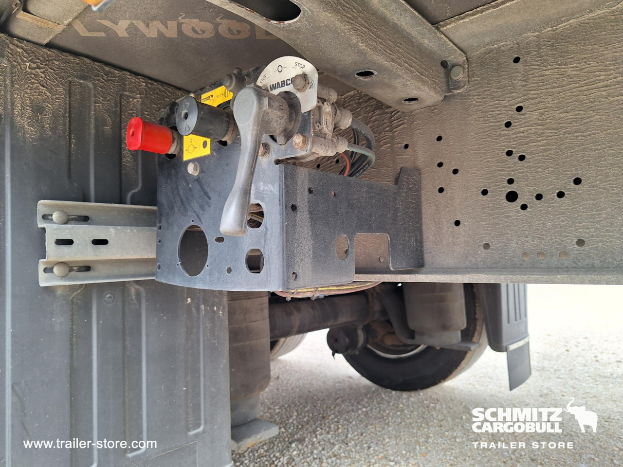 SCHMITZ Curtainsider Mega - 侧帘半拖车:图4 SCHMITZ Curtainsider Mega - 侧帘半拖车:图4