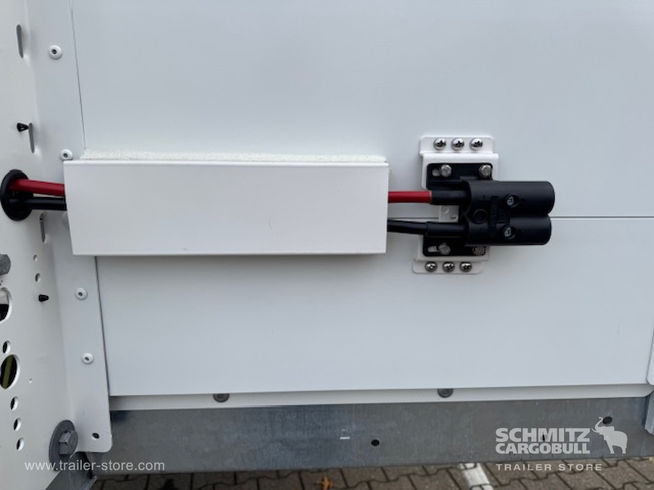 SCHMITZ Oplegger Kasten Standard Taillift - 封闭厢式半拖车:图3 SCHMITZ Oplegger Kasten Standard Taillift - 封闭厢式半拖车:图3
