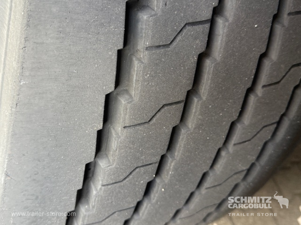 SCHMITZ Oplegger Kasten Standard - 封闭厢式半拖车:图4 SCHMITZ Oplegger Kasten Standard - 封闭厢式半拖车:图4