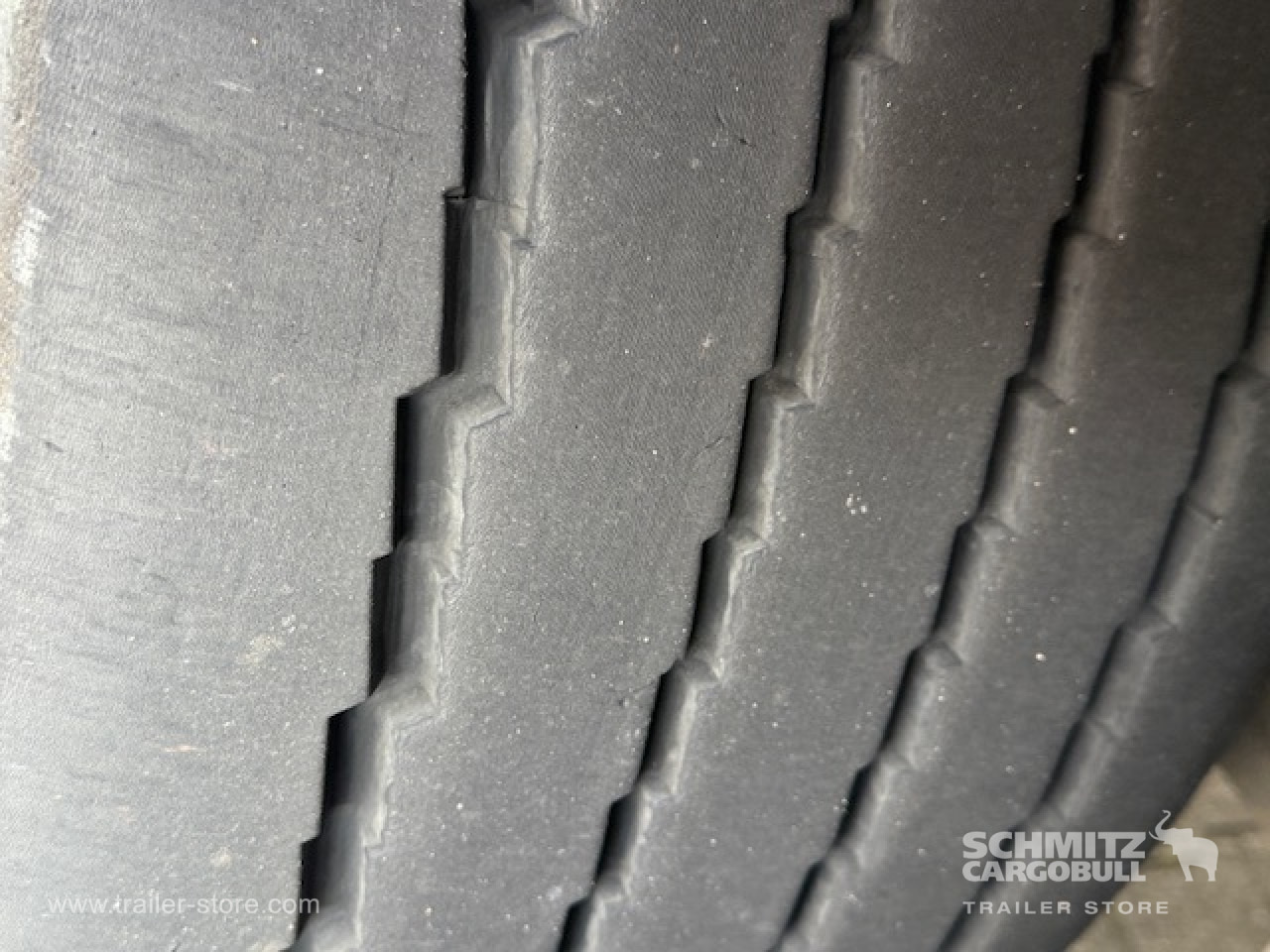 SCHMITZ Oplegger Kasten Standard - 封闭厢式半拖车:图5 SCHMITZ Oplegger Kasten Standard - 封闭厢式半拖车:图5