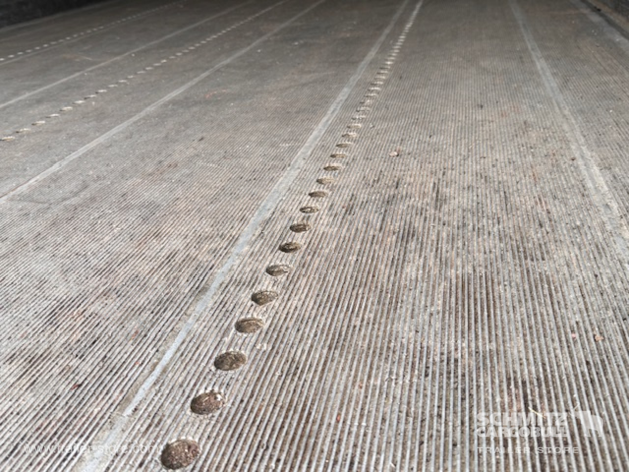 SCHMITZ Oplegger Vries Standard Taillift - 等温半拖车:图3 SCHMITZ Oplegger Vries Standard Taillift - 等温半拖车:图3